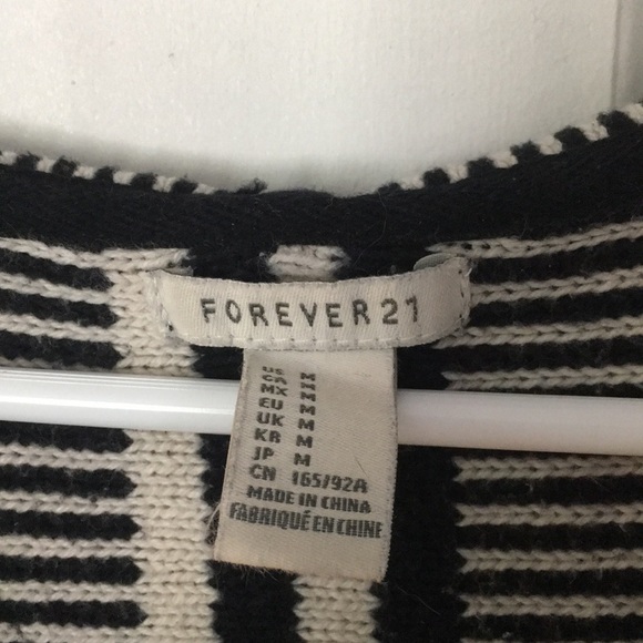 Black and white drug rug/pullover - Picture 2 of 5